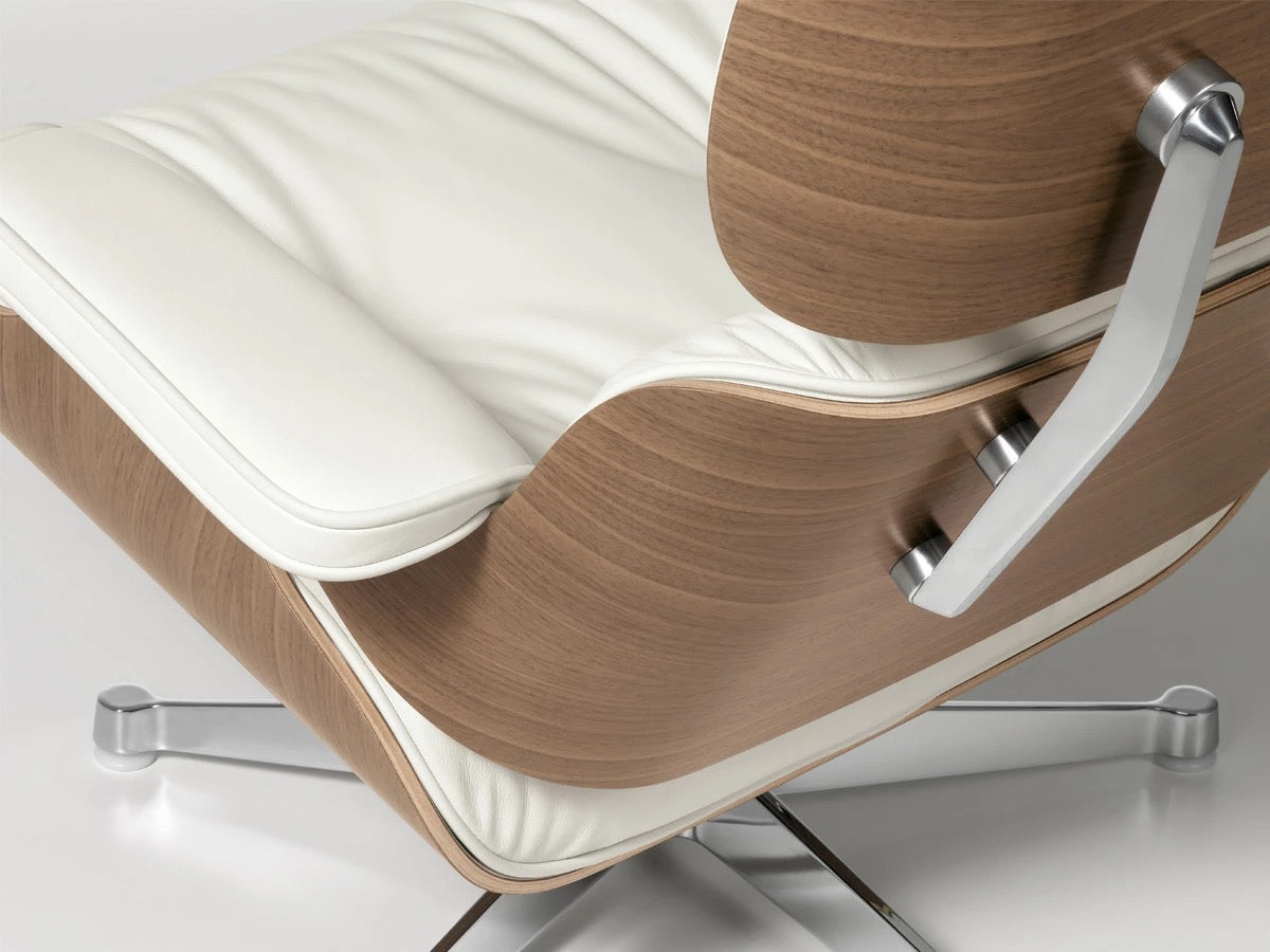 Lounge Chair & Ottoman Nussbaum Weiss Pigmentiert