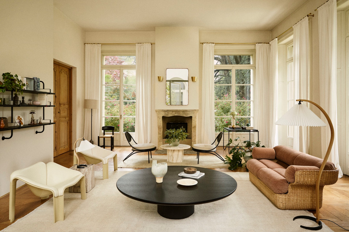 F300 Lounge Chair