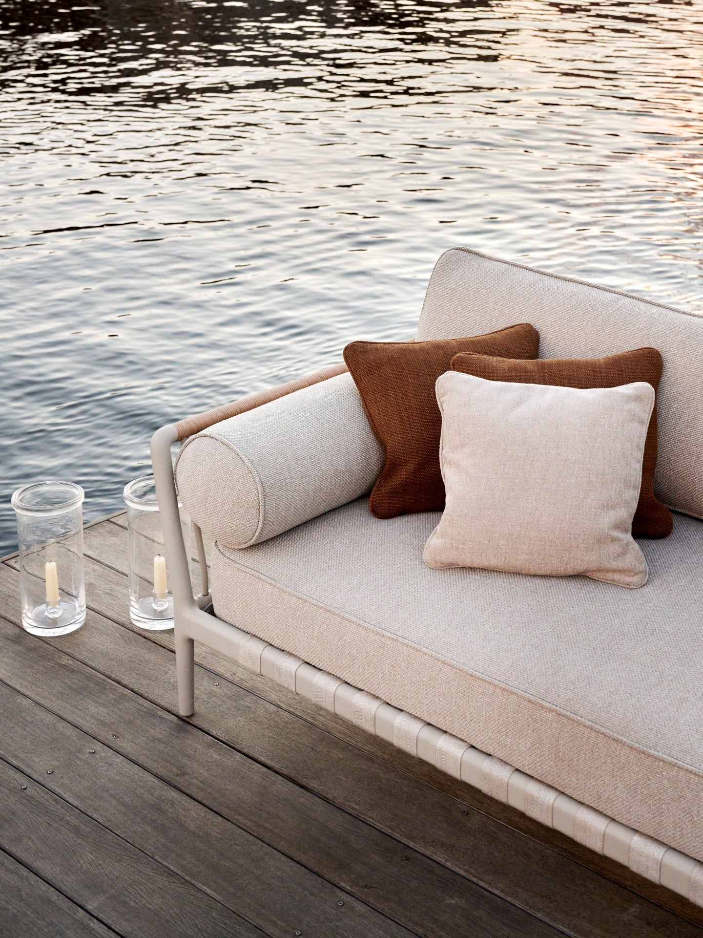 Open-Air Sofa Table End