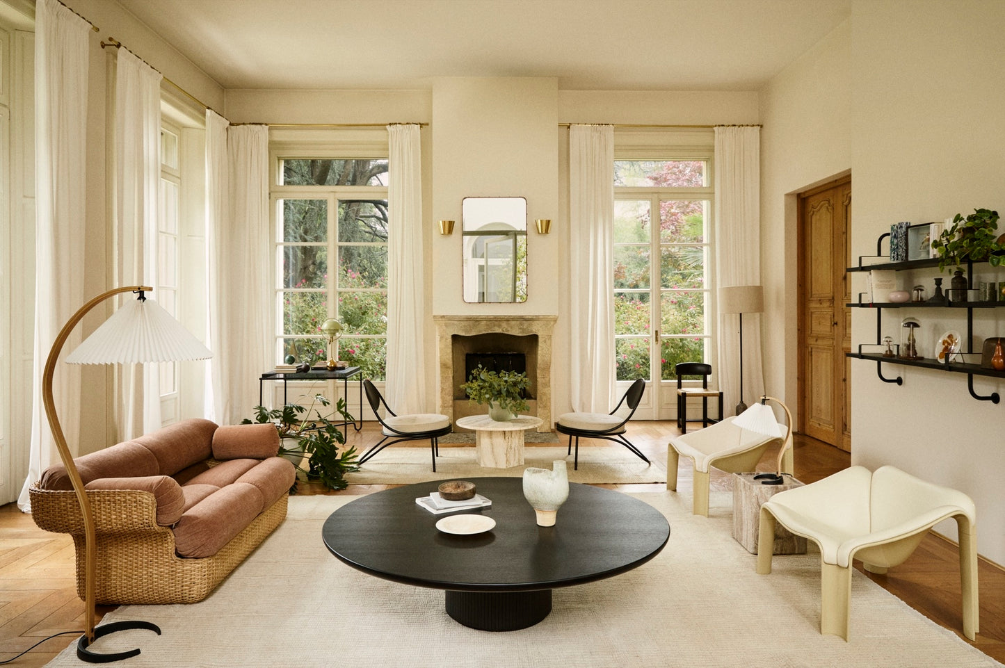 F300 Lounge Chair