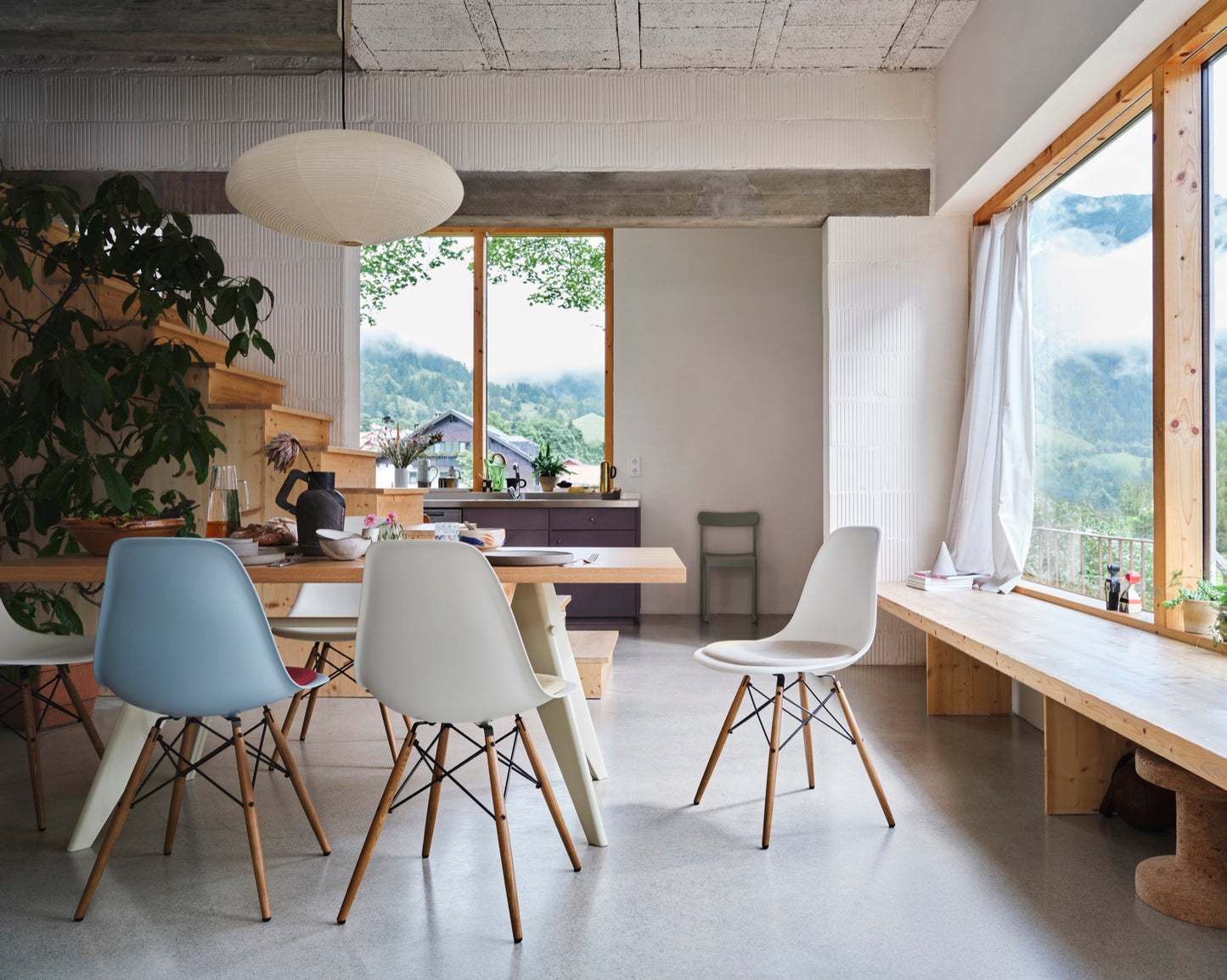 Eames Plastic Side Chair